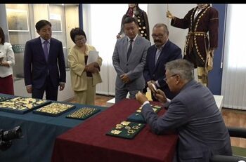 АЛТЫН ӘШЕКЕЙЛЕР ТАБЫЛДЫ