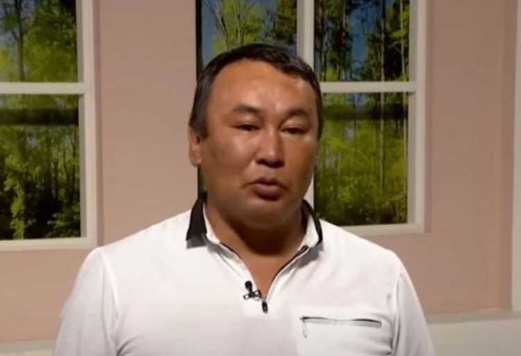 «Сыныптасы қалам лақтырып, көзін ағызып жіберген»: Зардап шеккен баланың әкесі әділдік іздеп жүр