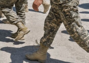 «Басынан орындықпен ұрған»: Ақтөбелік сарбаздың аяқасты талмасы ұстап, денесі құрысып қала беретін болған