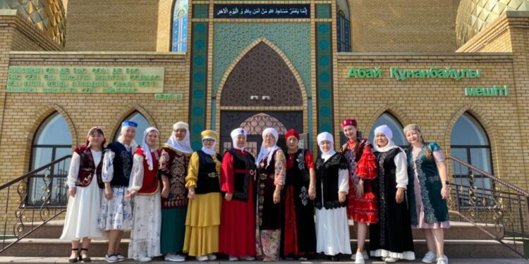 ҚАЗАҚ АНАЛАРЫ – ДӘСТҮРГЕ ЖОЛ