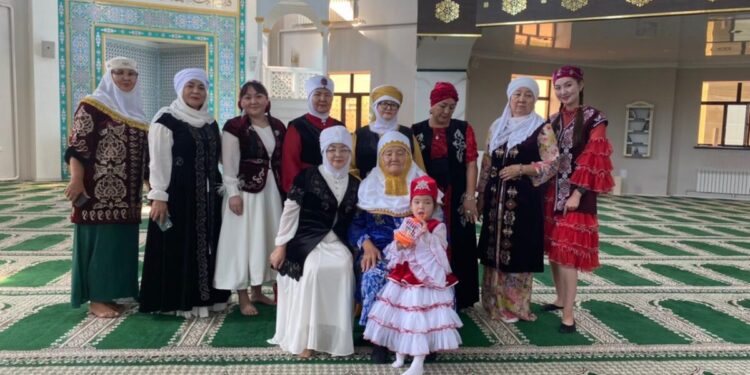 ҚАЗАҚ АНАЛАРЫ – ДӘСТҮРГЕ ЖОЛ