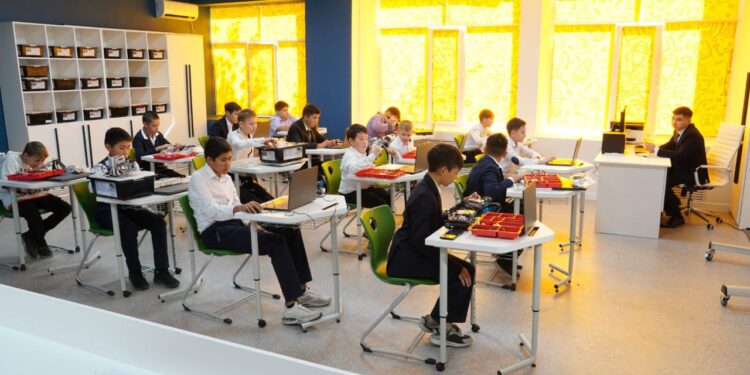 РОБОТОТЕХНИКА ОРТАЛЫҒЫ ӨЗ ЕСІГІН АЙҚАРА АШТЫ