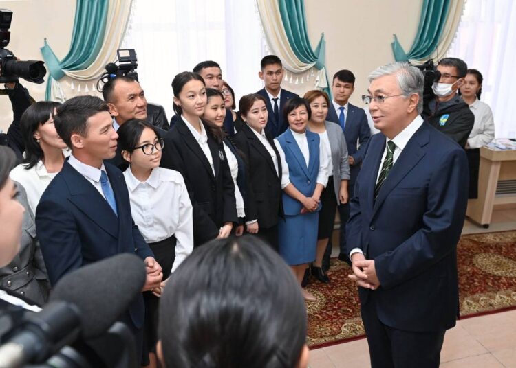 Президент М.Әуезов атындағы педагогикалық колледжге барды