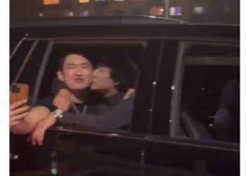 Қайрат Нұртас пен Төреғали Төреәлінің көлік ішінде құшақтасып, сүйіскен  видеосы көпшіліктің жағасын ұстатты