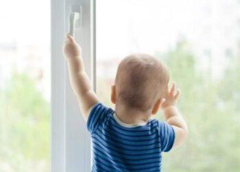 Павлодарда сегізінші қабаттан құлап тірі қалған бала ауруханада көз жұмды