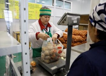Семейде делдалсыз азық-түлік өнімдері сатылатын арзан базар ашылды