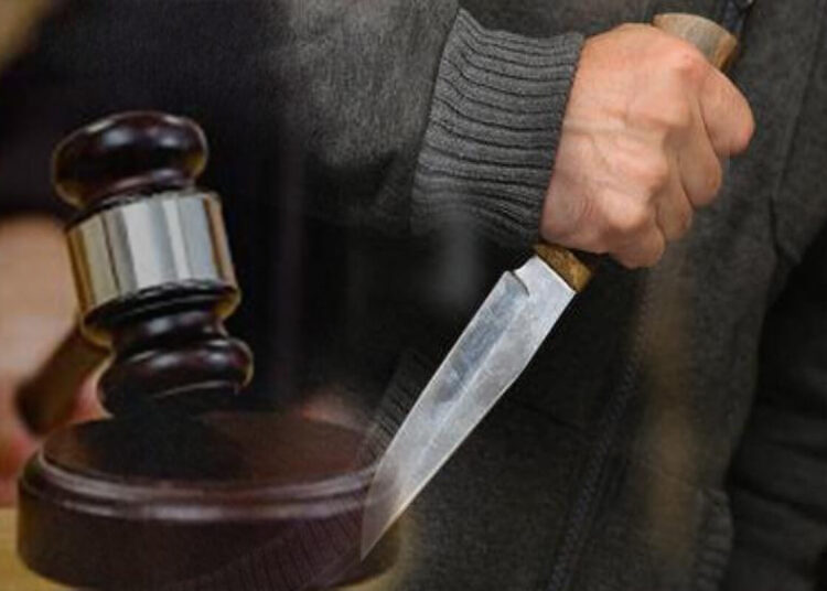 Жантүршігерлік оқиға: Қайын атасы дәмсіз тамағы үшін келінінің басын кесіп тастады