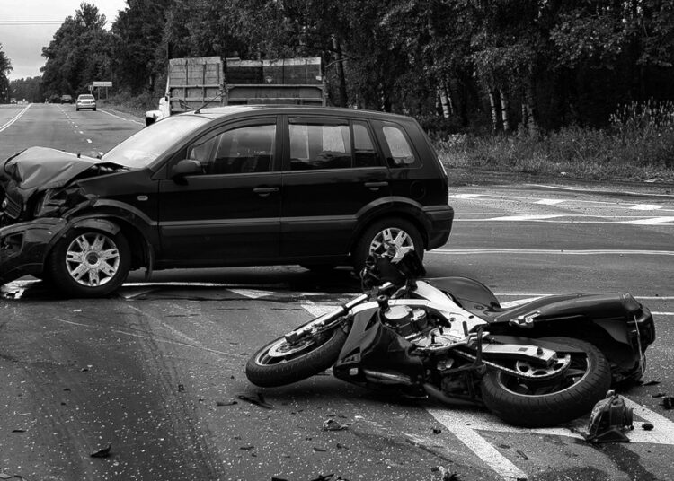 ШҚО-да жеңіл көлікке соғылған мотоцикл жүргізушісі мерт болды