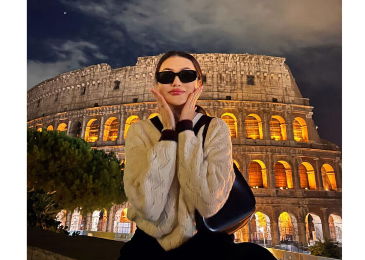 «Ерке хочет замуж, бала туып, үй жинап». Әнші оқырмандарынан көмек сұрады