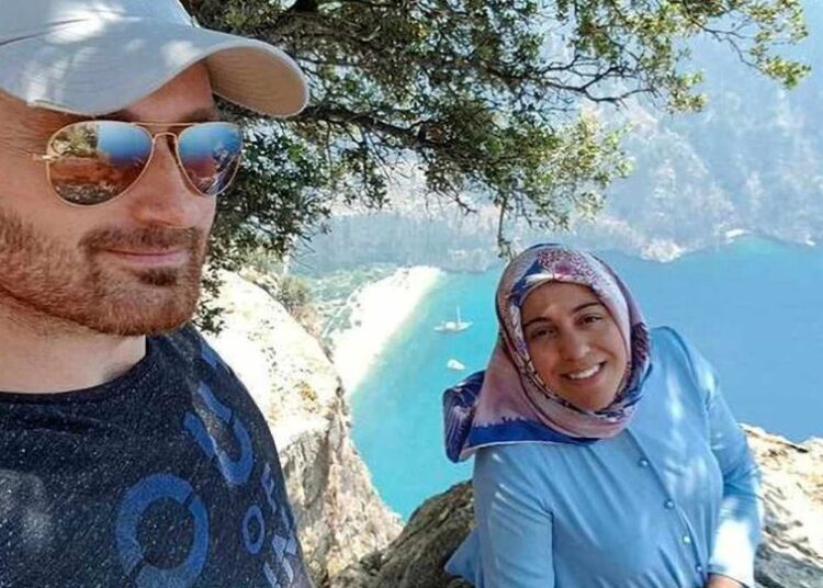 Алдымен күлімсіреп селфи жасаған: Ер адам жүкті әйелін сақтандыру полисі үшін биік жартастан итеріп жіберген