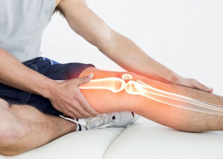 Сіз оны күнде ішесіз: маман тізе ауруын тудыратын сусынды атады