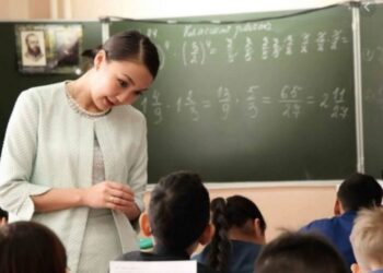 Қазақстанда мұғалімдердің жалақысы қаңтар айынан бастап тағы 25%-ға өседі