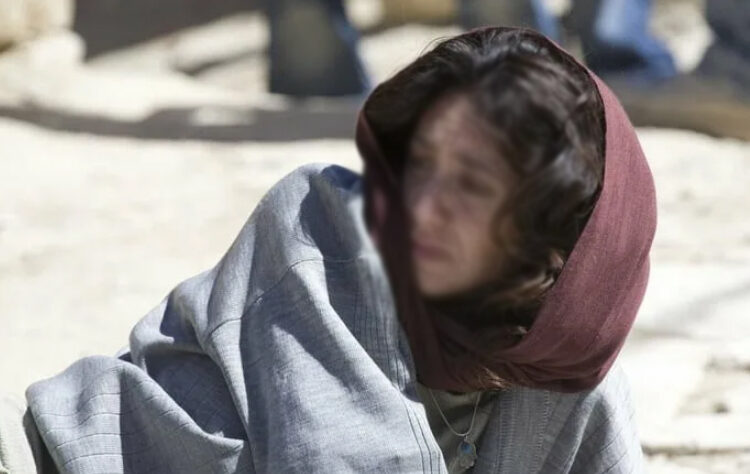 Күйеуінің көзіне шөп салған әйелге таспен ұрып өлтіру жазасы тағайындалды