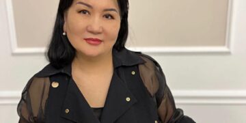 БІР СҮРІНІП, БІР ТҰРЫП, ДАҚ ТҮСІРМЕЙ АРЫНА, ОҚЫРМАНҒА ЖОЛ ТАРТТЫ «СЕМЕЙ ТАҢЫ» ТАҒЫ ДА!