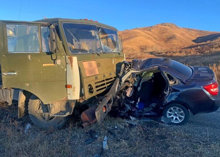 ШҚО-да жанармай таситын көлікке соғылған Lada Granta жүргізушісі көз жұмды