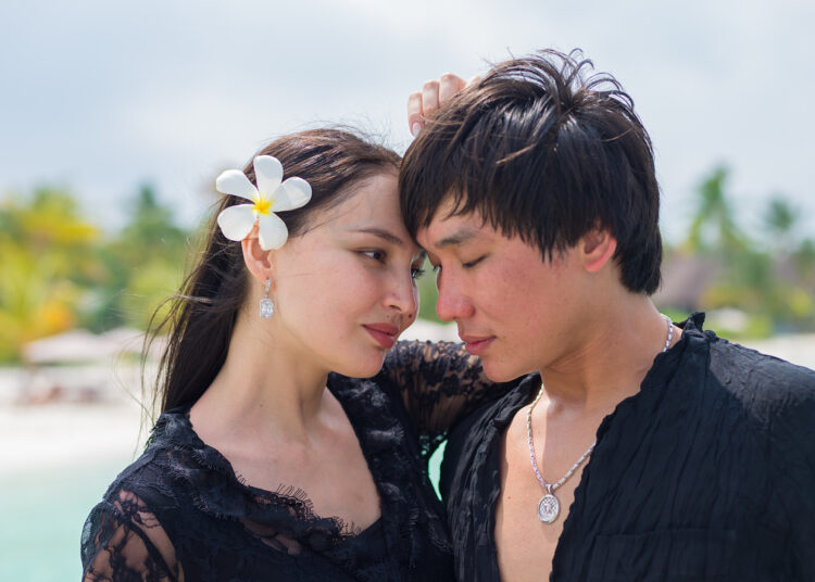 «Бесінші баламды «көтердім» — Қайрат Нұртастың әйелі жаңалығымен бөлісті