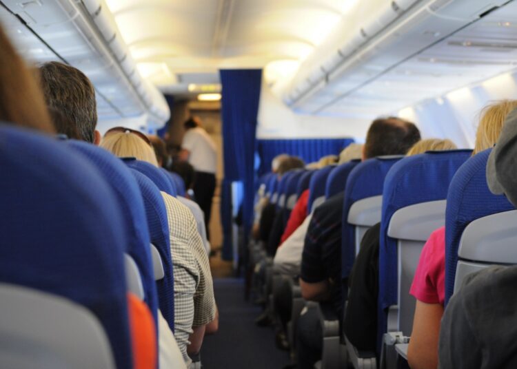 Жолаушылар ұшақта жиі жылайды: Мамандар мұның сырын ашты