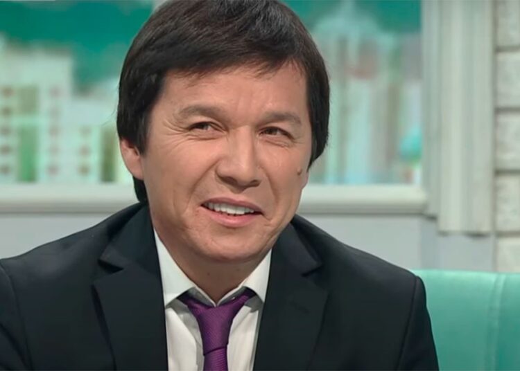 «30 мың теңгеге сатып алдым»: Абай Бегей «Аспанға қараймын» әнінің қанша табыс әкелгенін айтты