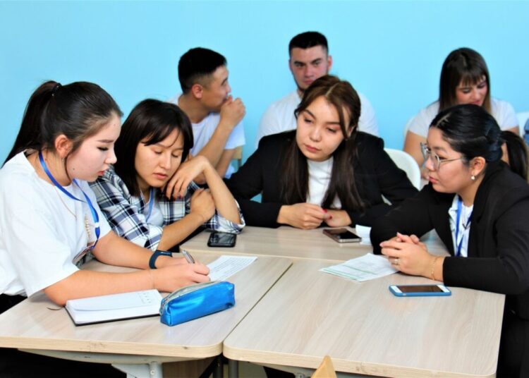 «ЖАС ҰСТАЗ: ТАБЫСҚА АПАРАР ЖОЛ»