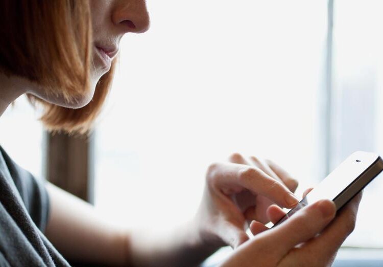 “Ұялы телефонның ішіндегі барлық жазбаларды өшіріп тастаған”: 16 жастағы бойжеткеннің құпия өлімі туралы анасы айтты