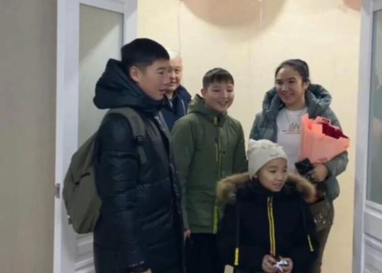 Семейде ерлікпен қаза тапқан өрт сөндіруші Айдос Тоғызбаевтың отбасына пәтер берілді