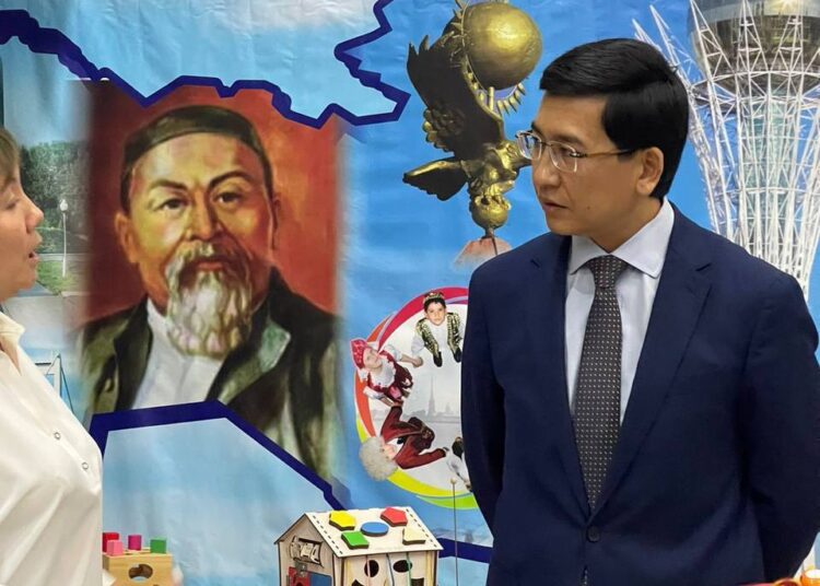 ОҚУ-АҒАРТУ МИНИСТРІ СЕМЕЙДЕ