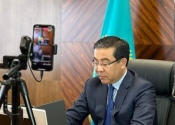 АЙМАҚ БАСШЫСЫ ТҰРҒЫНДАРМЕН ТІКЕЛЕЙ БАЙЛАНЫСТА