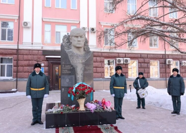 ҚАҺАРМАН ҰЛЫН ЕСКЕ АЛДЫ