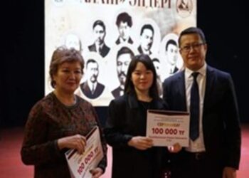 ЖАРМАЛЫҚ 12 СТУДЕНТ 100 МЫҢ ТЕҢГЕНІҢ СЕРТИФИКАТЫН ИЕЛЕНДІ