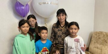 БЕС БАЛАЛЫ АНАҒА БАСПАНА СЫЙЛАДЫ