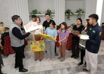 ЕКІБАСТҰЗДЫҚ ОҚУШЫЛАР СЕМЕЙДЕ ДЕМАЛДЫ