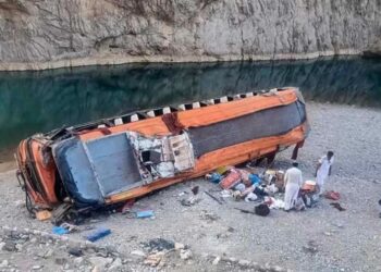 Автобус жол апатына түсіп, 39 адам көз жұмды