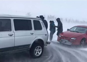 Абай облысында бір күнде жолда қалған 65 адам қауіпсіз жерге көшірілді