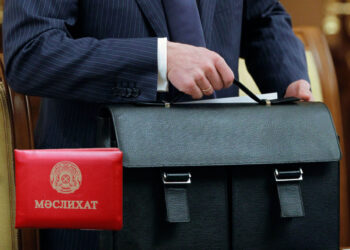 Қазақстан Республикасында әр түрлі деңгейдегі мәслихаттар саны қанша?