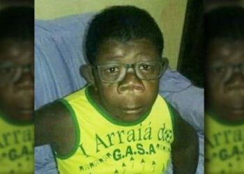 Луандалық 12 жасар Аугусто өзінің әкесі маймыл екенін айтты