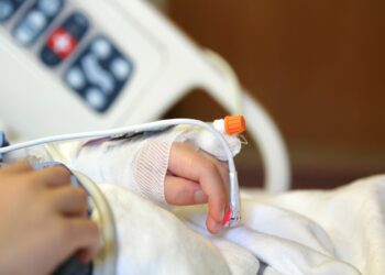 «Бас терісін жұлып алған»: Атырауда 8 жасар бала жансақтау бөліміне түсті