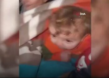 Анасы бесікті денесімен жапқан: үш тәулік үйінді астында жатқан сәби аман қалды