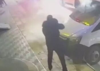 Әлем чемпионын өз есік алдында атып кеткен бейнежазба таралды