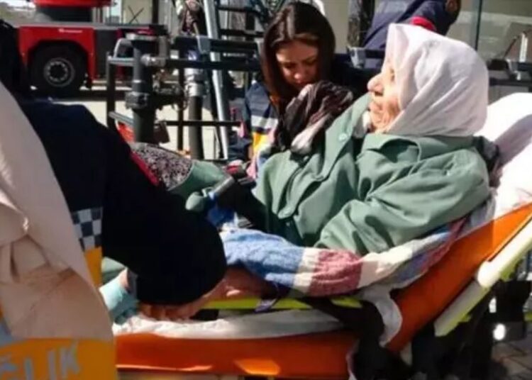 384 сағат: 90 жастағы кейуана мен оның 70 жастағы ұлы құтқарылды