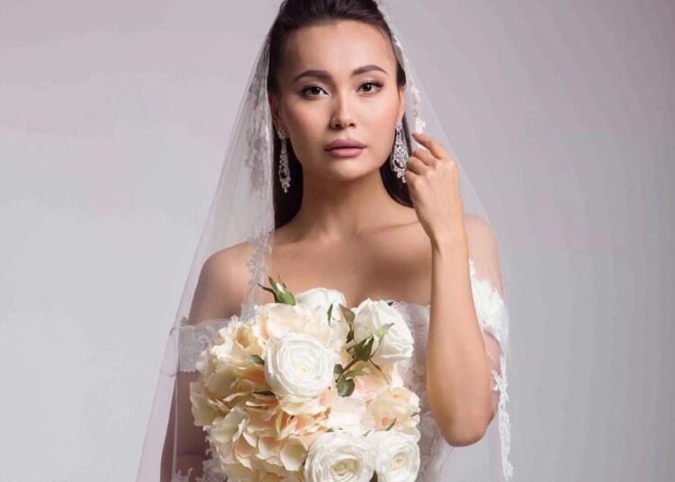 «Сырға салу рәсімі өтіп кетті»: Жанар Дұғалова астаналық келін атанбақ