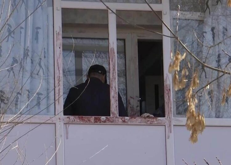 Пәтерден өлі табылған бала мен анасының бұрынғы күйеуі бір күн бұрын өз-өзіне қол салғаны анықталды