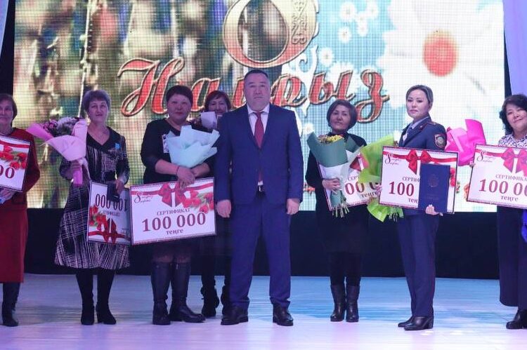 Бүгін Семейде «Ару көктем» атты 8 наурыз-Халықаралық әйелдер күнін мерекелеуге арналған салтанатты кеш өтті