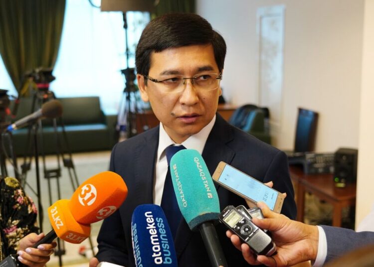 «Бұл сұрақты күттім»: Аймағамбетов депутаттық пәтерді алуға қатысты сұраққа жауап берді