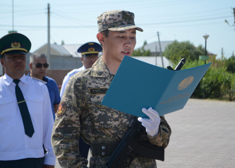 Биыл әскери кафедраны аяқтағандар 2 жылға әскерге шақырылады