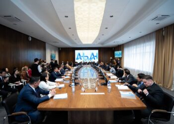 Депутаттарға куәліктер тапсырылды