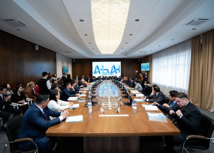 Депутаттарға куәліктер тапсырылды