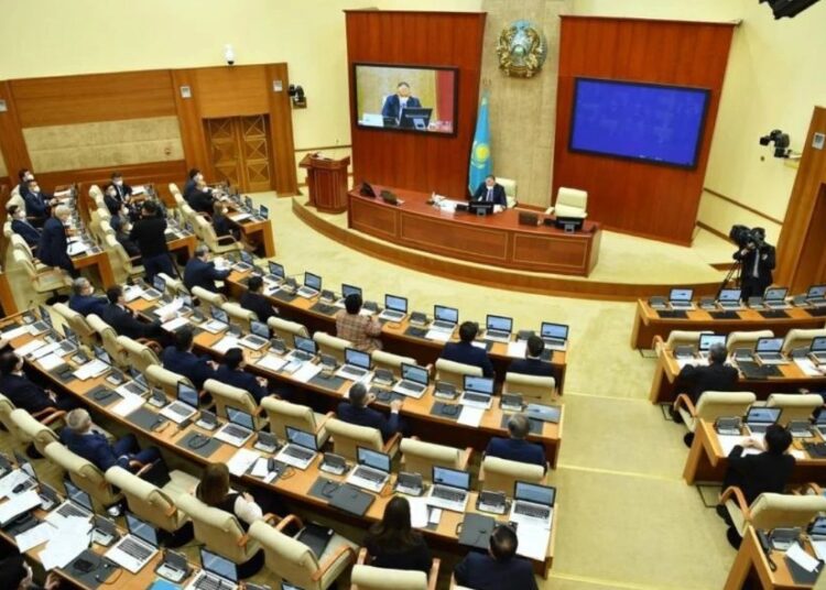 Мәжілістің 8-сайланым депутаттары ант берді: Олар кімдер