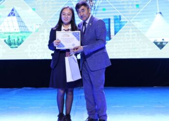 Үздік дарынды оқушы Семейде тұрады