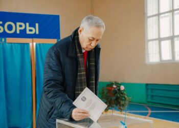 Бүгінгі сайлау күні елімізге белгілі қоғам қайраткерлері де белсенділік танытуда