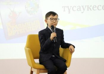 «Ең жас жазушы»: ШҚО-дағы 9 жасар оқушы кітабын шығарды